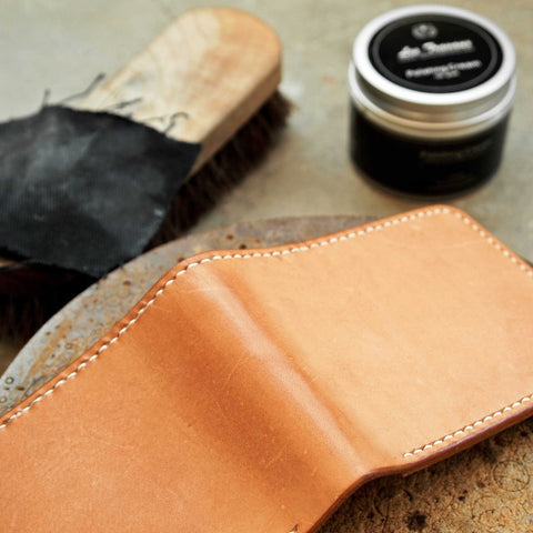 Application of Les Travaux Leather Polishing Cream