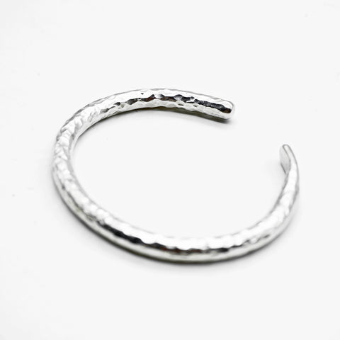 OGL OBBI GOOD LUCK HAND-HAMMERED SILVER BANGLE