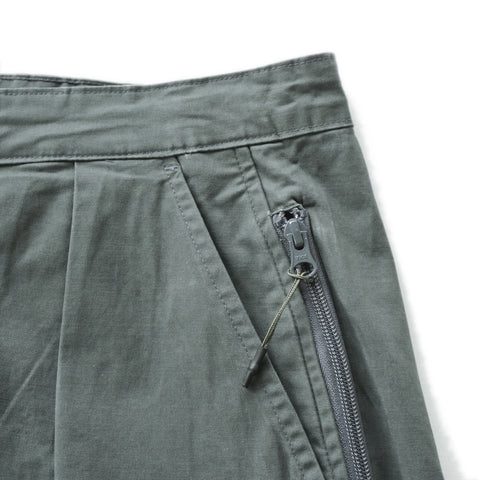 HGS Pleated Jester Pants in Grey front pocket view, rugged workwear pants by Heritage General Store