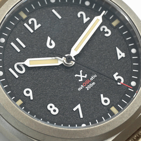 Obbi Good Label autOGLatic Field Watch close-up of dial