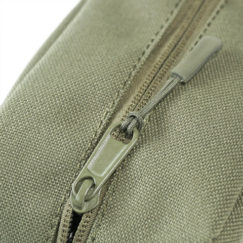 ORIGO Utility Dopp Kit in olive abrasion-resistant technical canvas close-up of zipper by Obbi Good Label.