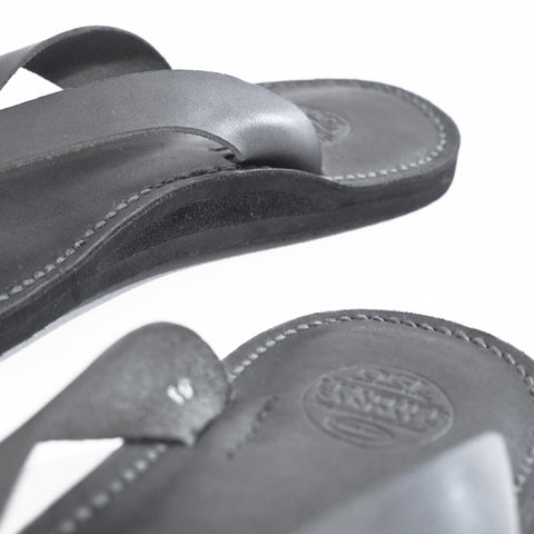 OGL/DR SOLE THONG STYLE LEATHER SANDALS BLACK