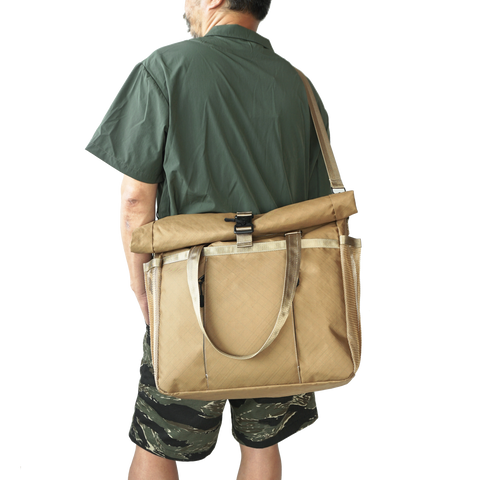 model carrying obbi good label OriGinaLe XTAC Tote Bag in Gold