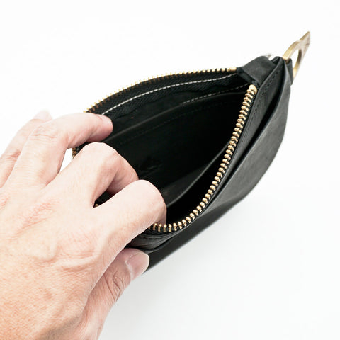 OGL BRAVE HORSEHIDE ZIPPER WALLET HITAM/PUTIH