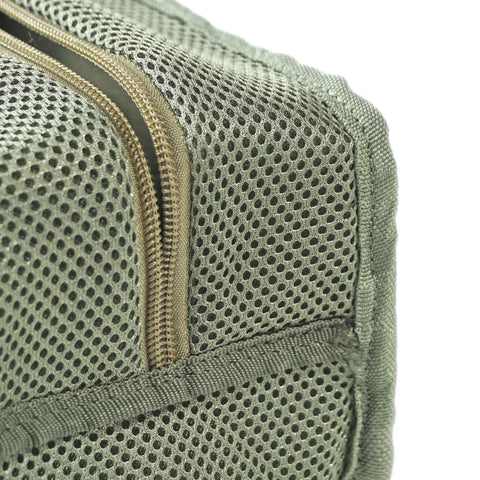 ORIGO Utility Dopp Kit in olive abrasion-resistant technical canvas close-up on OriGinaLe signature cushion-padded internal by Obbi Good Label.