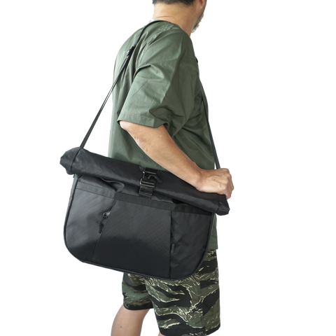 model carrying obbi good label OriGinaLe XTAC Hobo Bag in Black