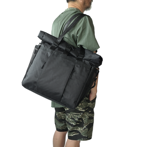 model carrying obbi good label OriGinaLe XTAC Tote Bag in Black