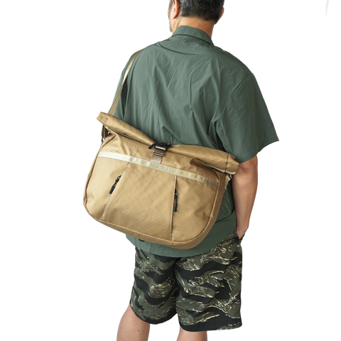 model carrying obbi good label OriGinaLe XTAC Hobo Bag in Gold