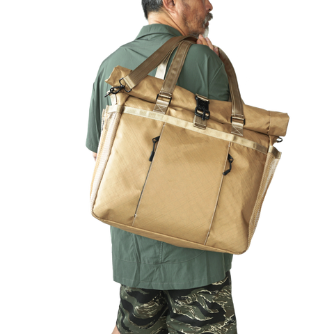 model carrying obbi good label OriGinaLe XTAC Tote Bag in Gold