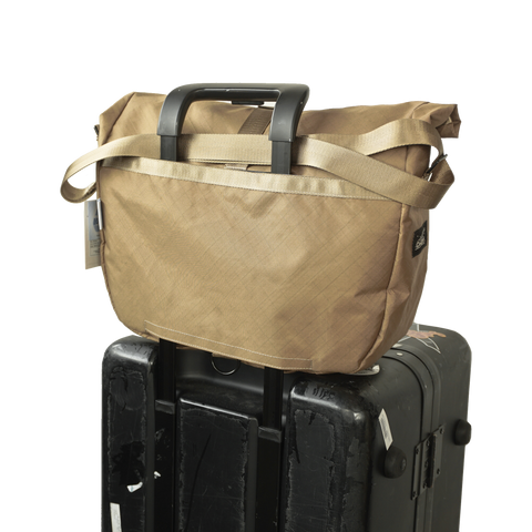 Obbi Good Label OriGinaLe XTAC Hobo Bag using trolley sleeve on luggage
