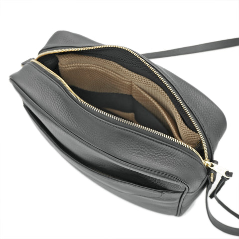 Spacious interior of OGL 9981 leather handbag with organiser compartments
