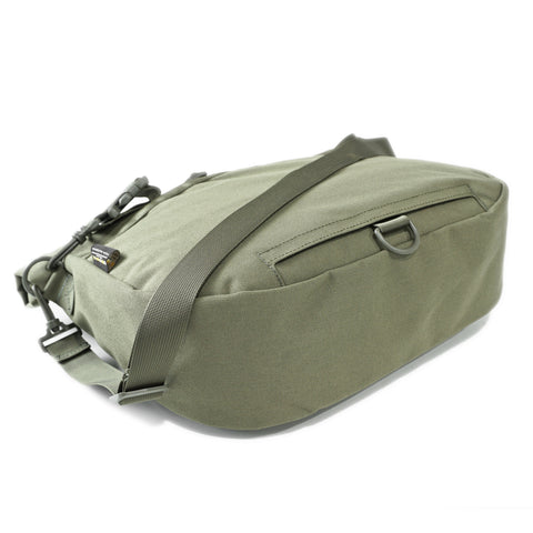 Showing bottom construction and trolley sleeve of OriGinaLe Origo Roll-Top Hobo Bag in olive abrasion-resistant technical canvas